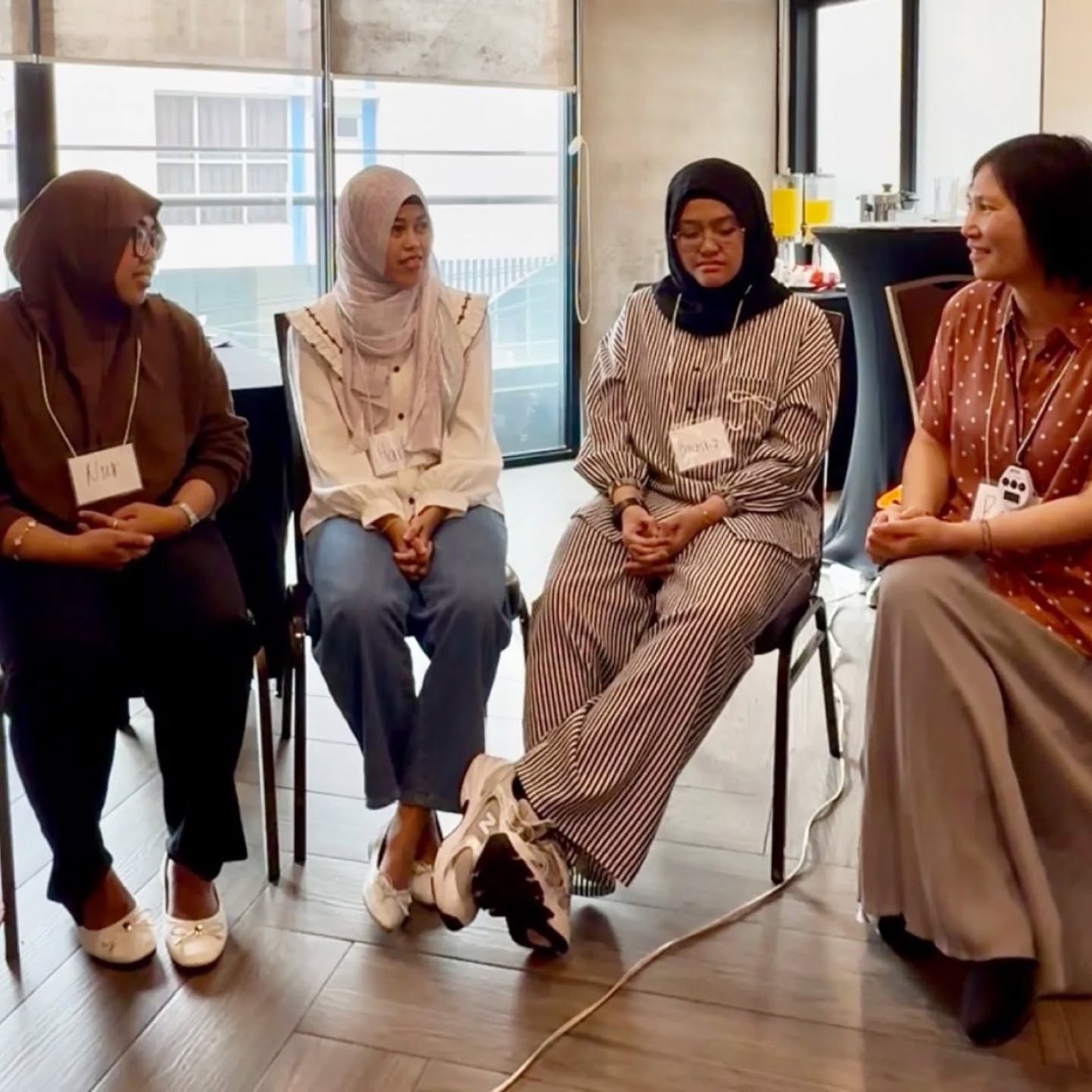 Young peace leaders take part in a discussion circle at a regional workshop.