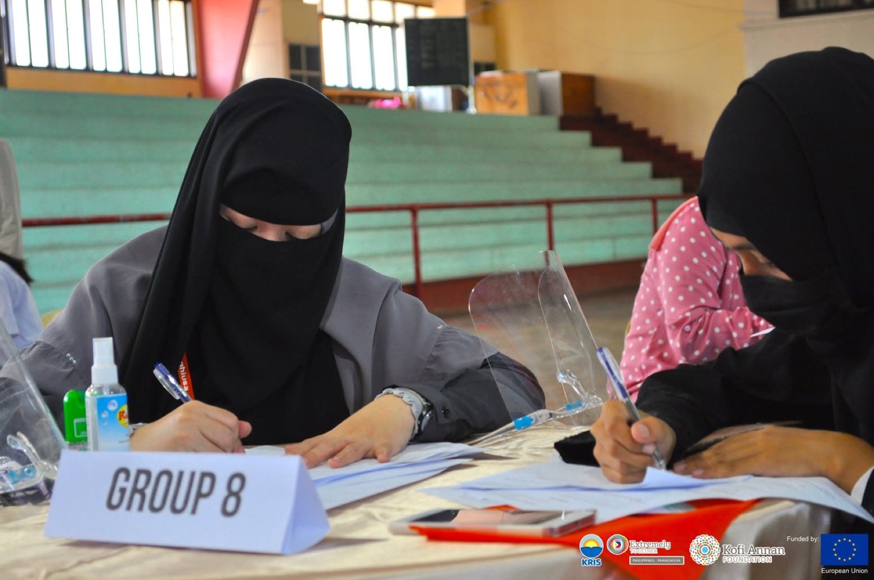 Participants at Group 8 write out their project ideas.