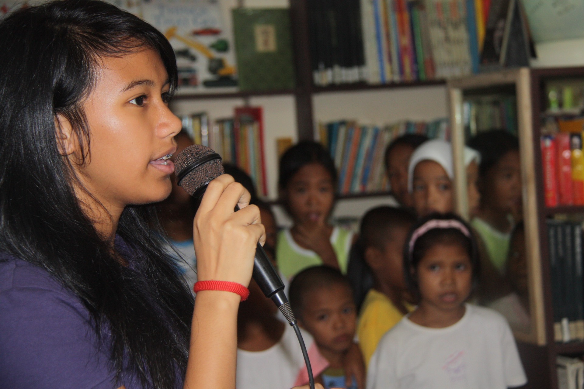 A young scholar speaks at a KRIS peace library event.